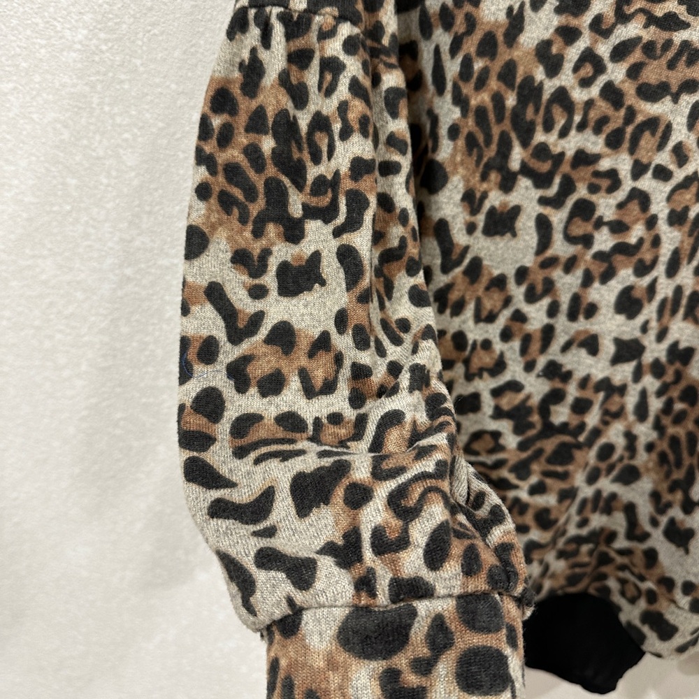 Doe & Rae Leopard Print Sweatshirt size medium - Picture 3 of 6